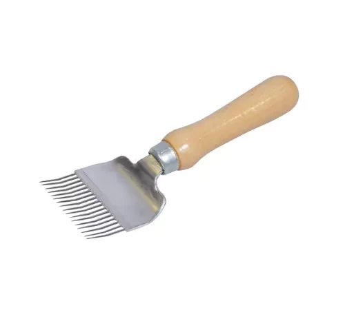 Herse à désoperculer avec manche en bois courbée